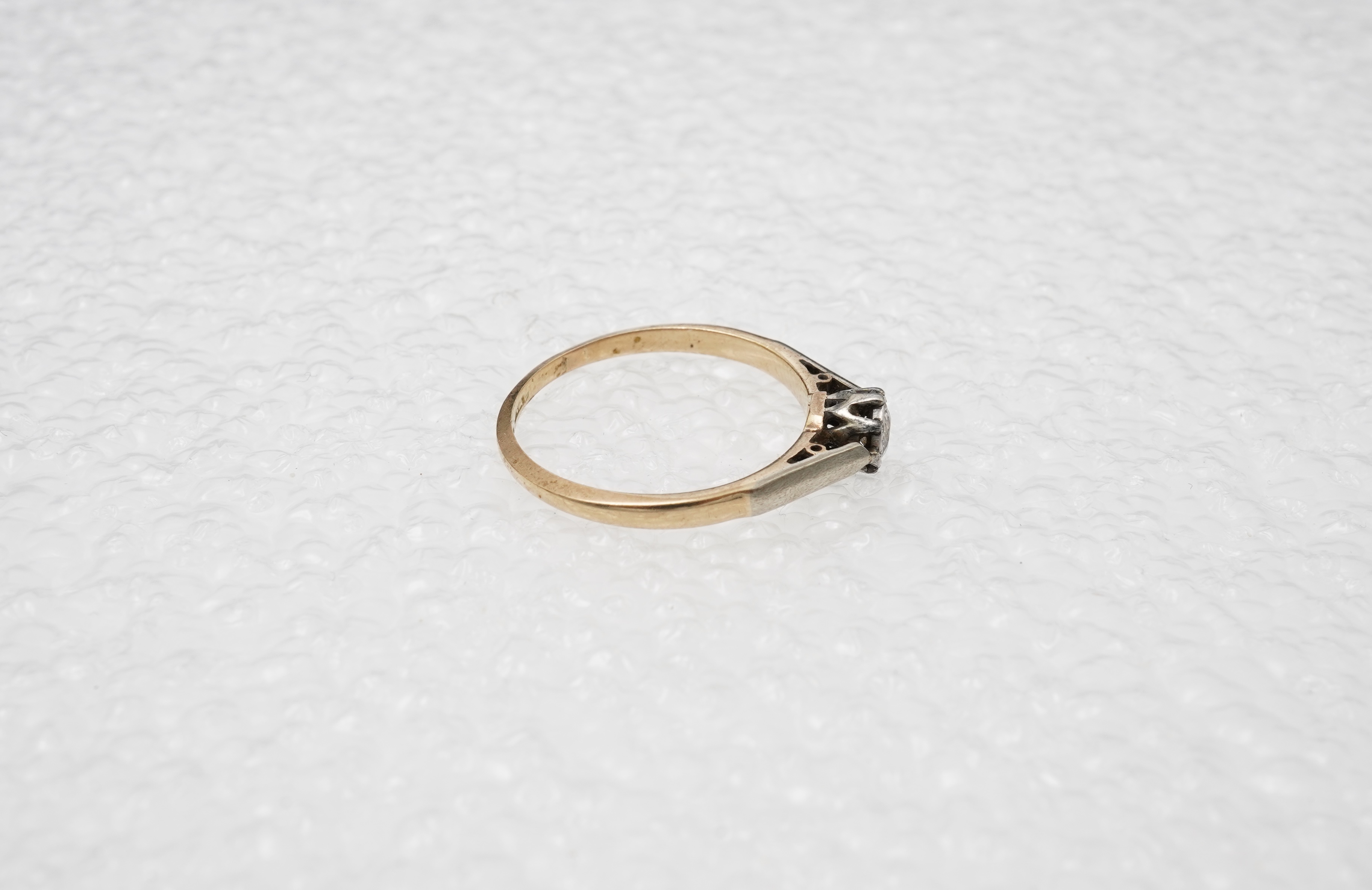 A diamond solitaire ring, early 20th century